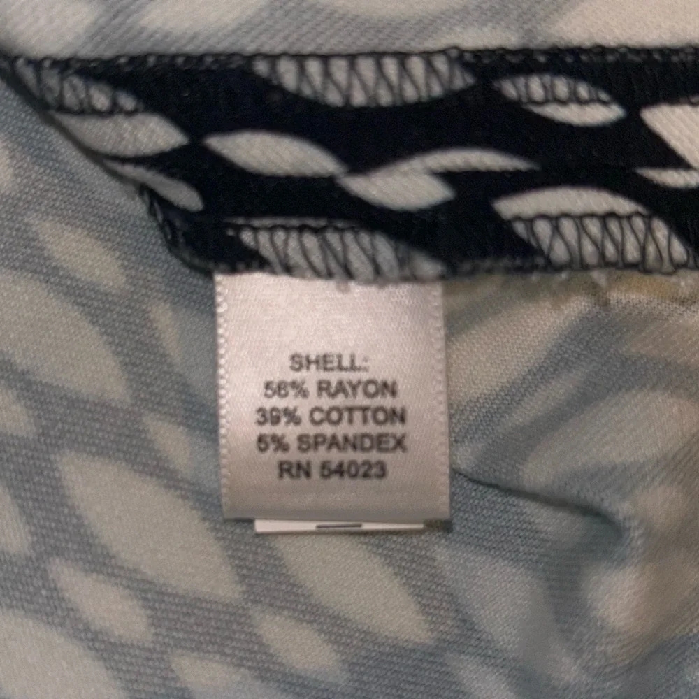 Banana Republic Navy and White Geometric Print Sloan Skirt Size 2